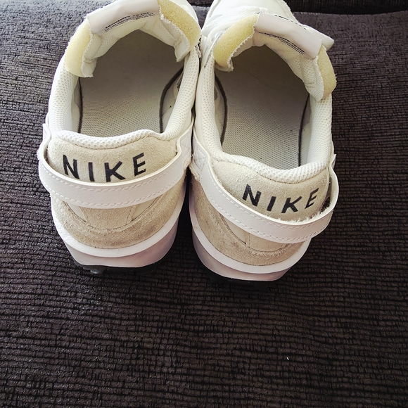 Nike Waffle Debut Cream and White Sneakers W9.5 - Picture 5 of 6